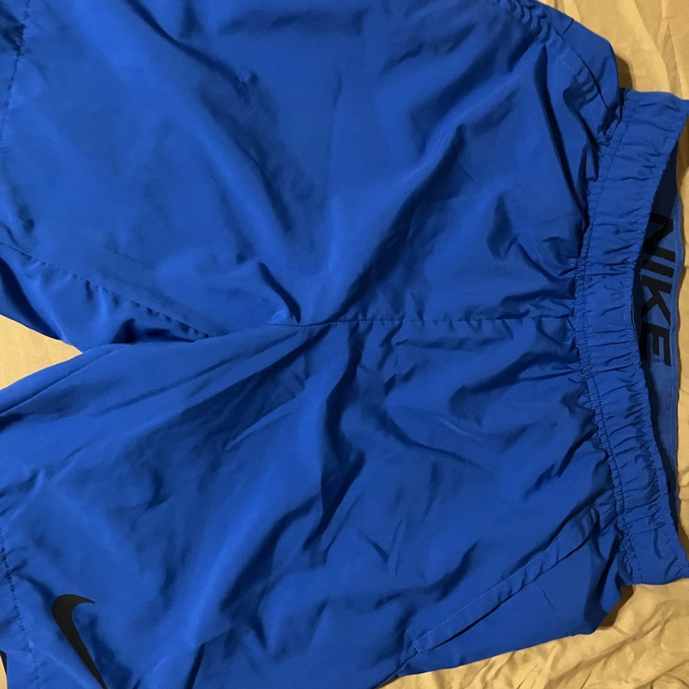 Nike shorts men’s small